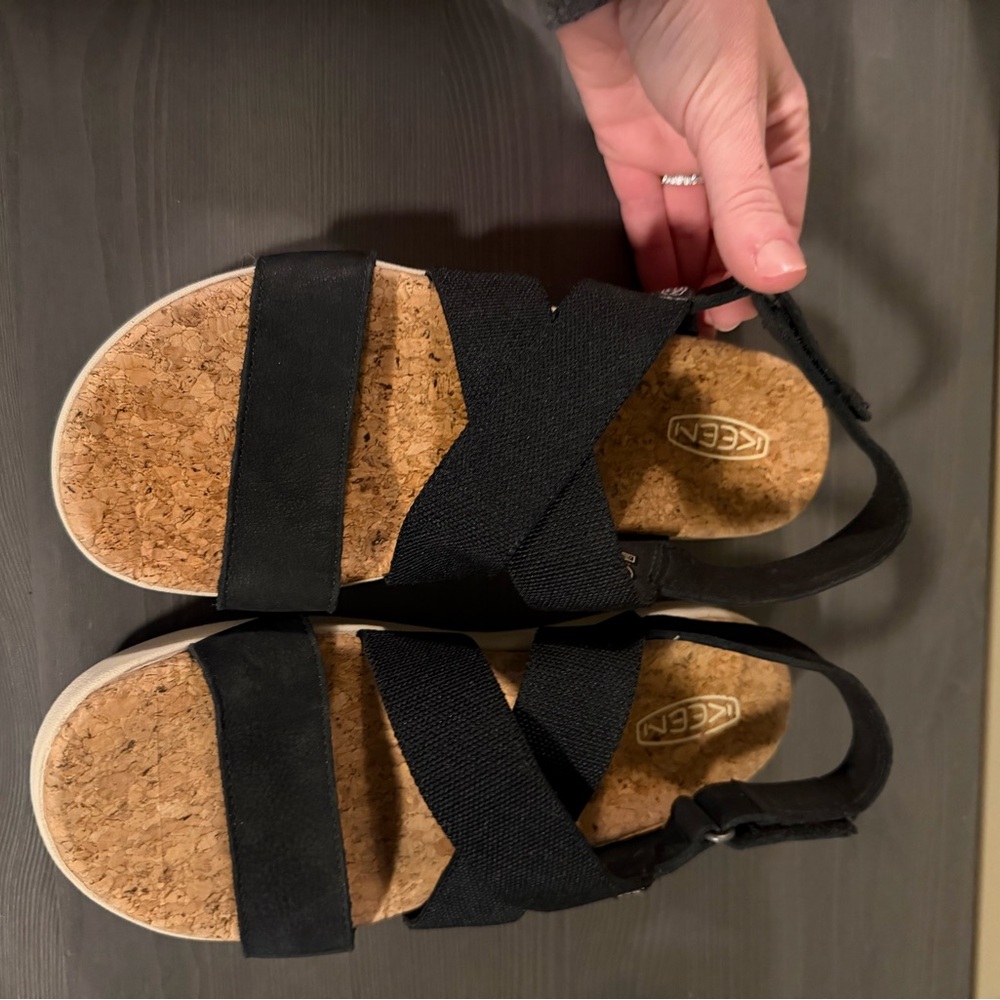Keen Black Cork-Trim Crisscross Sandals - Picture 4 of 9
